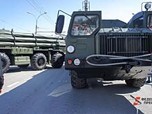 В Петербурге на КАДе военная техника протаранила отбойник: видео