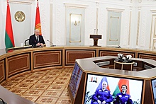 Лукашенко ждет в гости Василевскую и Новицкого после орбитального полета