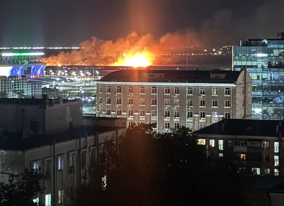 В Ростове-на-Дону вспыхнул крупный пожар рядом с Ростов Ареной