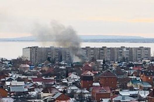 В Челябинске загорелся частный дом недалеко от озера Смолино