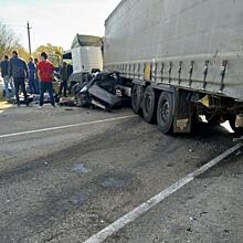 Под Новороссийском погибли два человека в ДТП с легковушкой и фурой