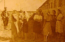 Ударницы «Искры». Колхозницы кубанской Балковской, принёсшие станице трудовую славу