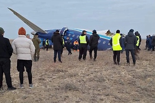 На борту рухнувшего у Актау самолета были 16 россиян и граждане еще трех стран