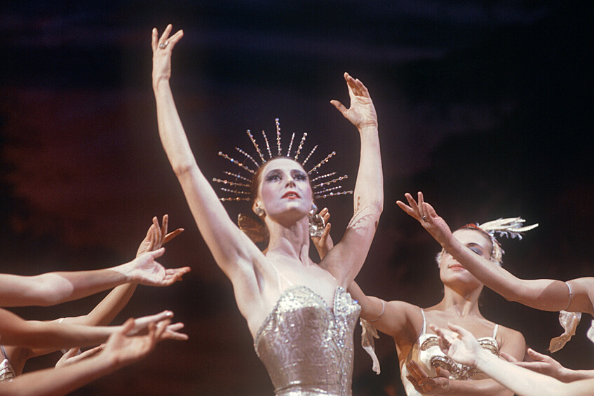 Балерина Майя Плисецкая в роли Девицы в балете Цезаря Пуни «Конек-Горбунок», 1972 год