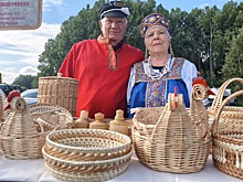 Пенсионер из сибирской глубинки плетет корзины в старинной китайской технике