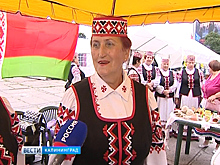 Песнями и плясками встретили в Калининграде Яблочный спас