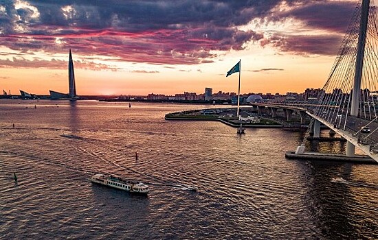 На водных экскурсиях с выходом в Финский залив в Петербурге становится все больше пассажиров
