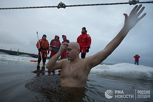 Vnexpress (Вьетнам): русская молодежь, чтобы быть здоровыми, купается ледяной воде