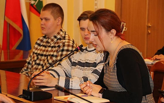 Молодежный парламент при Рязгордуме встретился с депутатом Андреем Красовым