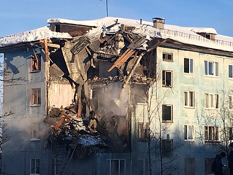 При взрыве в доме в Мурманске погиб один человек