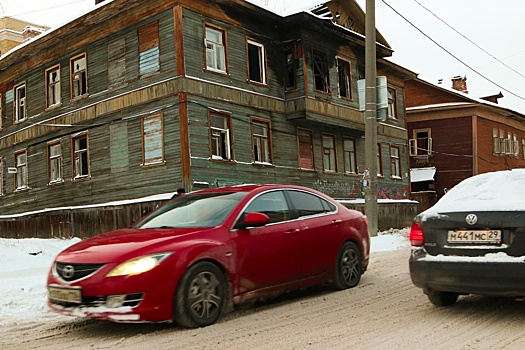«Позорная среда» Поморской: когда на улице богатых и бедных отремонтируют дороги и снесут аварийки