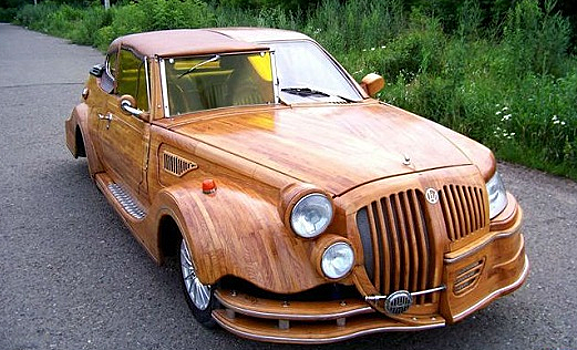 Украинец продает самодельный деревянный автомобиль