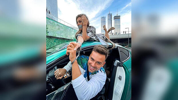 ВИДЕО: Блогер-«миллионник» привязал возлюбленную к крыше авто и устроил заезд