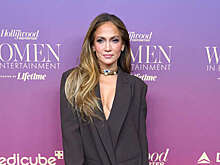 Певица Дженнифер Лопес с сумкой за 80$ тысяч подала милостыню бездомному