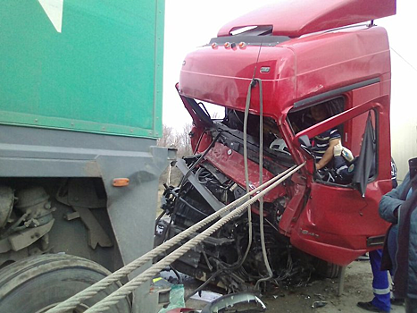 На трассе М-5 «Урал» столкнулись четыре большегруза, есть пострадавший