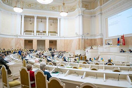 Петербургский парламент одобрил повышение зарплат муниципальным служащим