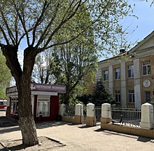 Один ларёк убрали, второй на подходе к сносу: в Волгограде у гимназии №3 ликвидируют торговые киоски
