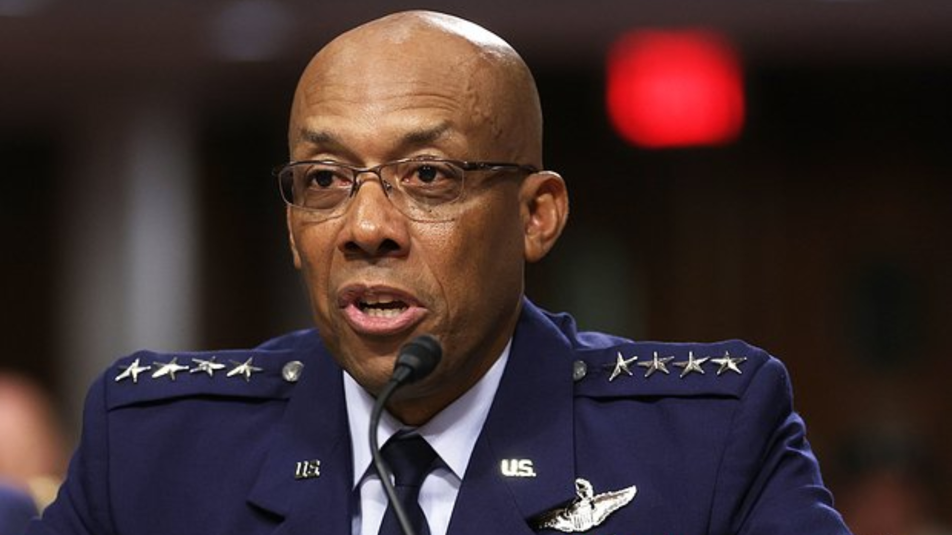 Трамп отправил в отставку главу Генштаба США