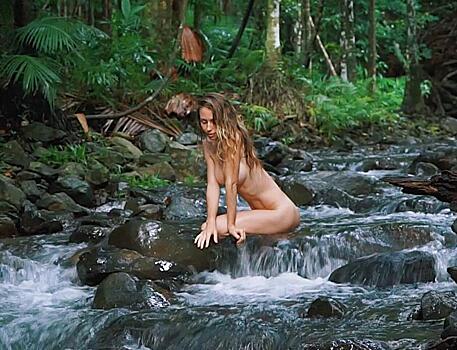 Есть фрукты и ходить без одежды: девушка переехала в джунгли, чтобы сохранить природу