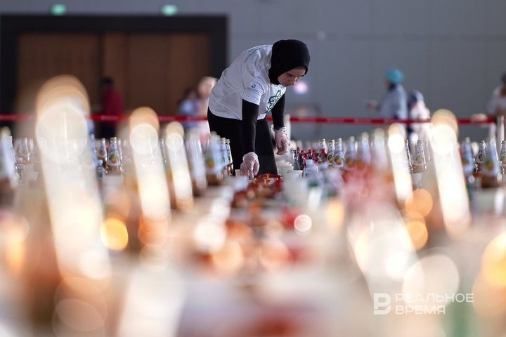 Халяльная кока-кола и гречка с мясом: чем угостят гостей республиканского ифтара