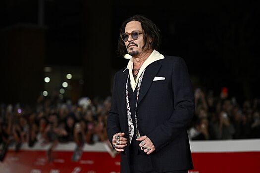 Джонни Депп в дерзком образе снялся для обложки журнала