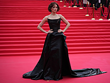 «Порадуйтесь, конечно»: 37-летняя Настасья Самбурская показала себя с животом после слухов о беременности