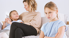 Эффект зеркала: как внешность ребёнка влияет на родительскую любовь