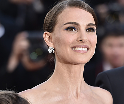 От учебы с Цукербергом до «стыдного» романа с Моби: 10 фактов о Натали Портман