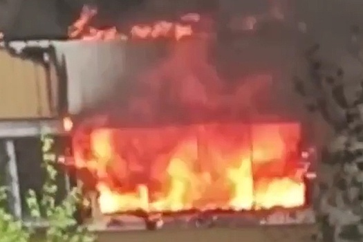 "Огонь отрезал детей": в Москве произошел крупный пожар в жилом доме