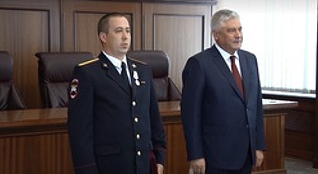 В Москве наградили уральских полицейских за спасение людей при пожарах