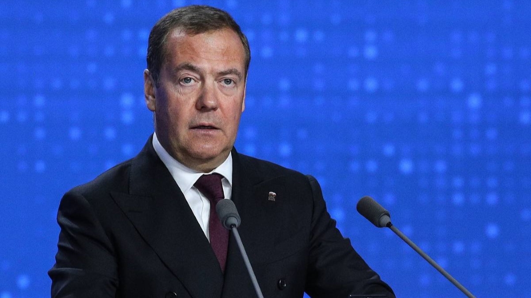 Помощник Медведева: политик не может желать смерти Байдену