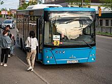 Муниципальные автобусы изменили маршрут из-за разбитого объезда на Коханского