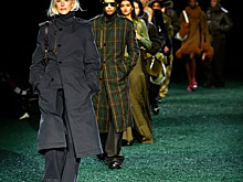 Нетипичная база и верность клетке: Дэниел Ли представил новую коллекцию британского Burberry