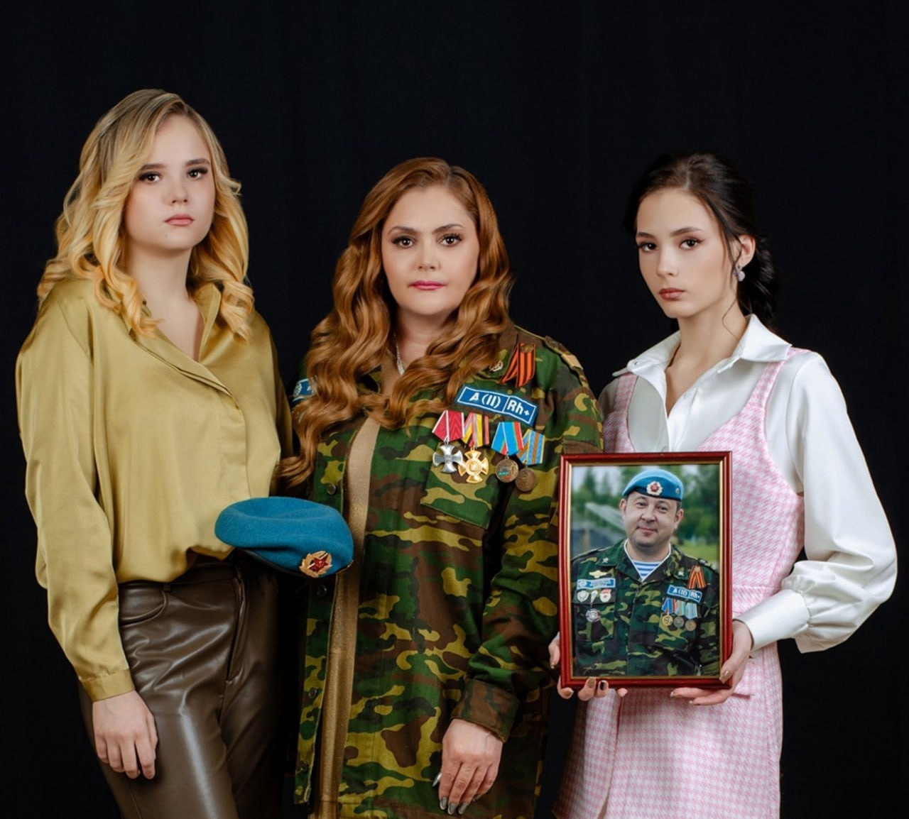 В Курчатове Курской области открылся фотопроект «Семья героя»