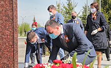 Сотрудники "Казаньоргсинтеза" возложили цветы к мемориалу ветеранам Великой Отечественной войны, работавшим на предприятии