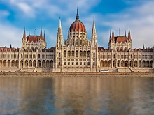 Венгрия отбирает паспорта у украинцев