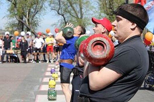 В День Победы 4-летний иркутянин сделал 117 махов 4-килограммовой гирей