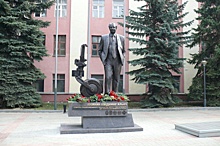 Памятник Владимиру Лузянину открыли на территории НАО «Гидромаш»