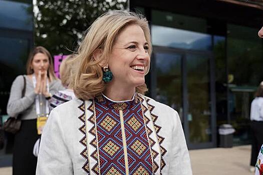 Министр иностранных дел Австрии вышла в свет в украинском наряде