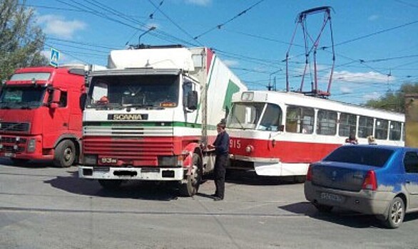 Под Самарой столкнулись 14 машин