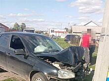 В Елховском районе Lada Kalina врезалась в столб