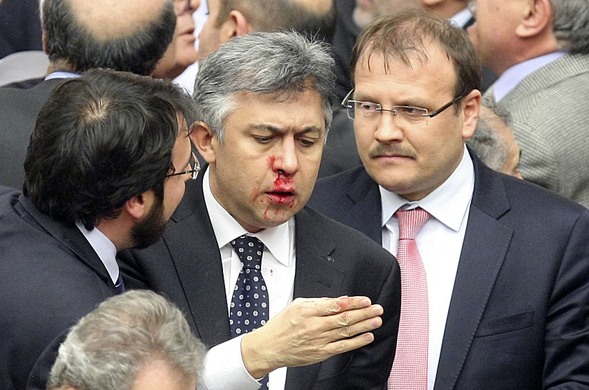 Последствия драки на сессии парламента в Анкаре, Турция, 15 февраля 2014
