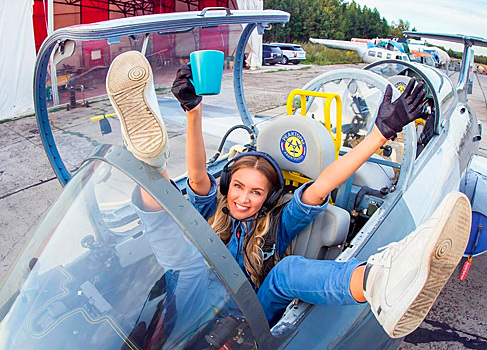 «Идеальное время для девчонок»: зачем москвички идут в пилоты?