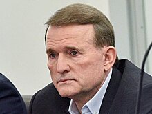 Медведчук и три депутата остались без мандатов на Украине
