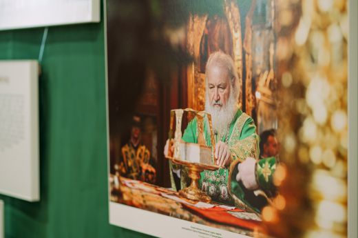 Фотовыставка «Литургия с Патриархом» открылась в креативном кластере «Домна»