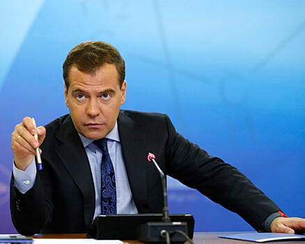 Хорошим - помочь, плохих – наказать: Медведев высказался о работе НКО в стране