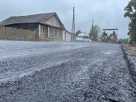 В селе Загарье ремонтируют дорогу по «Дорожному миллиарду»