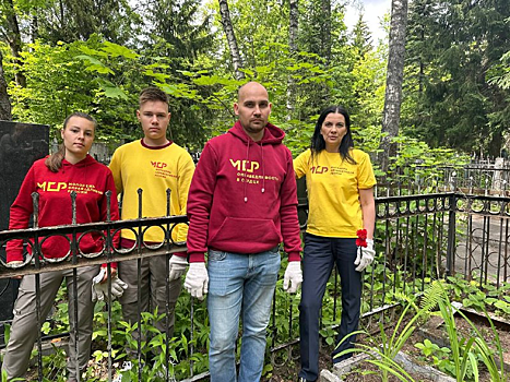 Нижегородский депутат Гриневич приняла участие в субботнике на кладбище