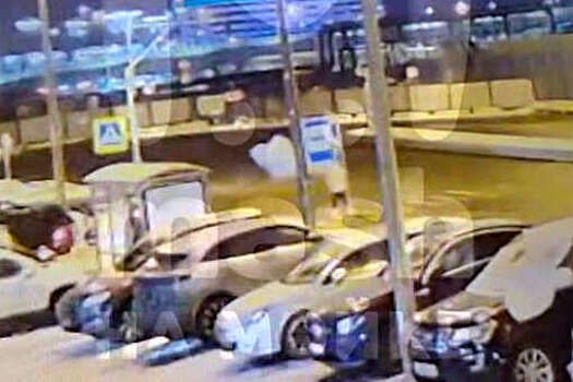 В Петербурге на видео попало, как мужчины на BMW X5 взорвали дороги
