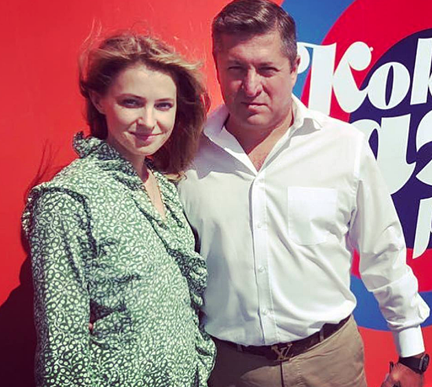 Наталья Поклонская вместе с мужем Иваном Соловьевым впервые показалась на публике после сообщений о свадьбе. 